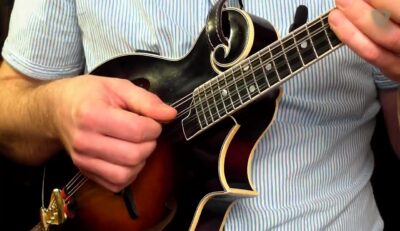 Mandolína – Trsátko: výběr, držení, poloha pravé ruky